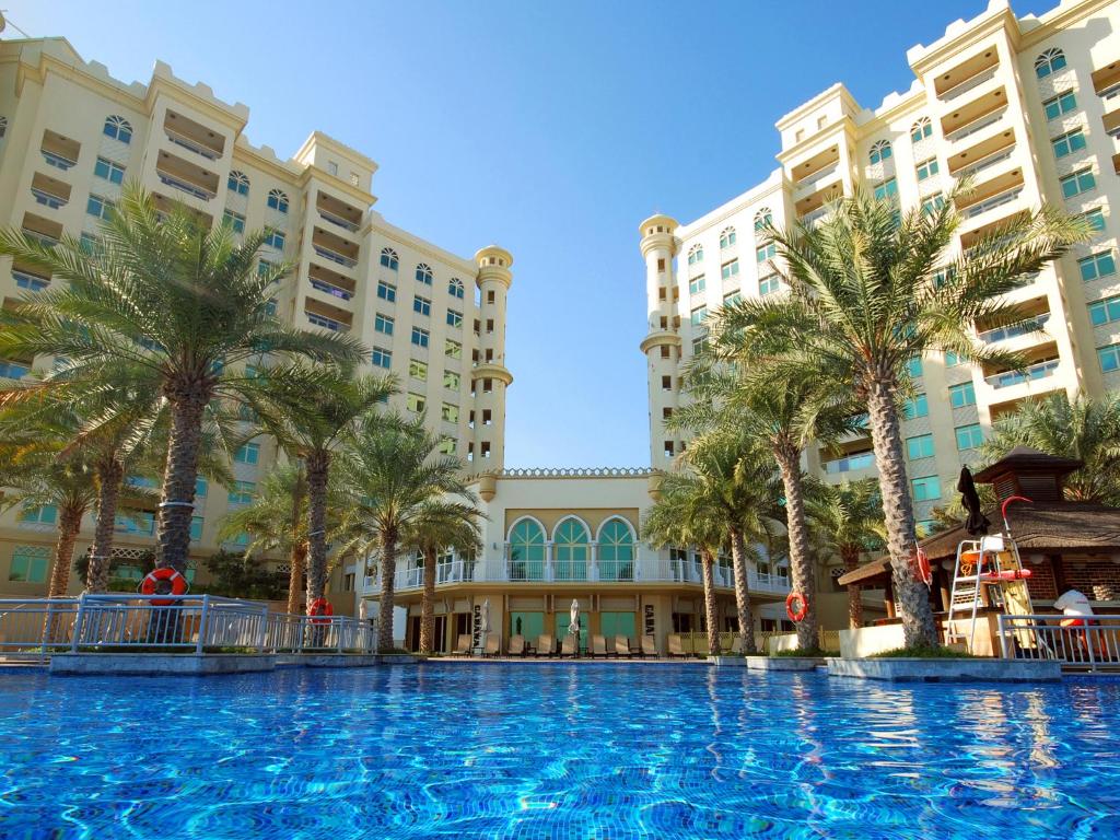 best-areas-to-buy-property-in-dubai-palm-jumeirah-business-bay